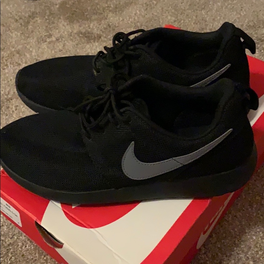 Nike roshe 7y black